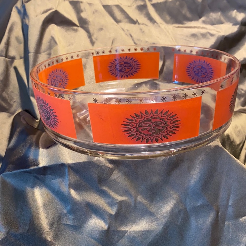 Jeanette Aztec Gold Sunburst Chip Bowl.